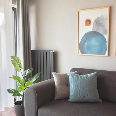Apartment Sleek With Premium Amenities